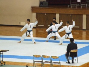男子団体形