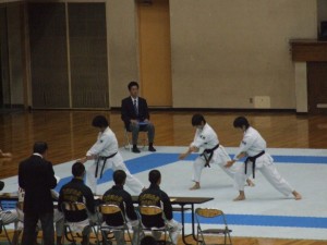 女子団体形