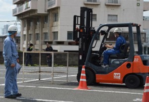 ３年生小型フォークリフト運転特別講習