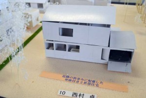 ―近隣の町並みに配慮した車庫付き二世帯住宅―